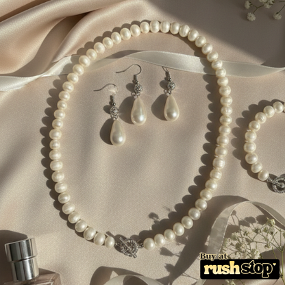 Freshwater Pearl Necklace with Crystal Clasp